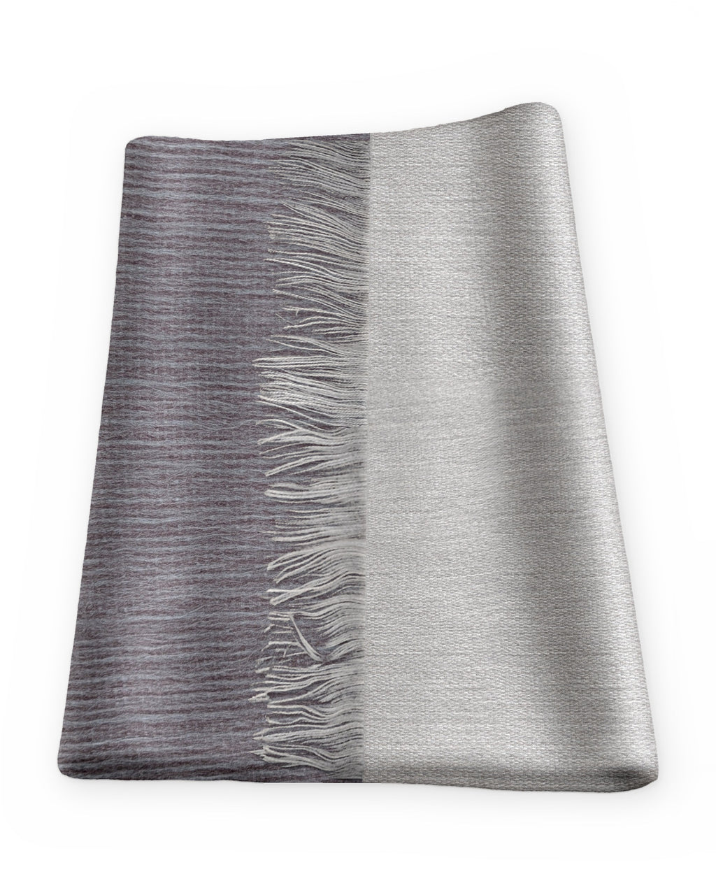 Chal de alpaca doble cara Acero doblado sobre una mesa, con un lado gris claro y el otro gris oscuro