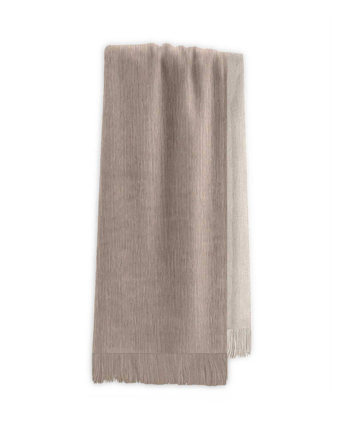 Chal de alpaca doble cara Arena colgado, con un lado beige claro y el otro beige más profundo