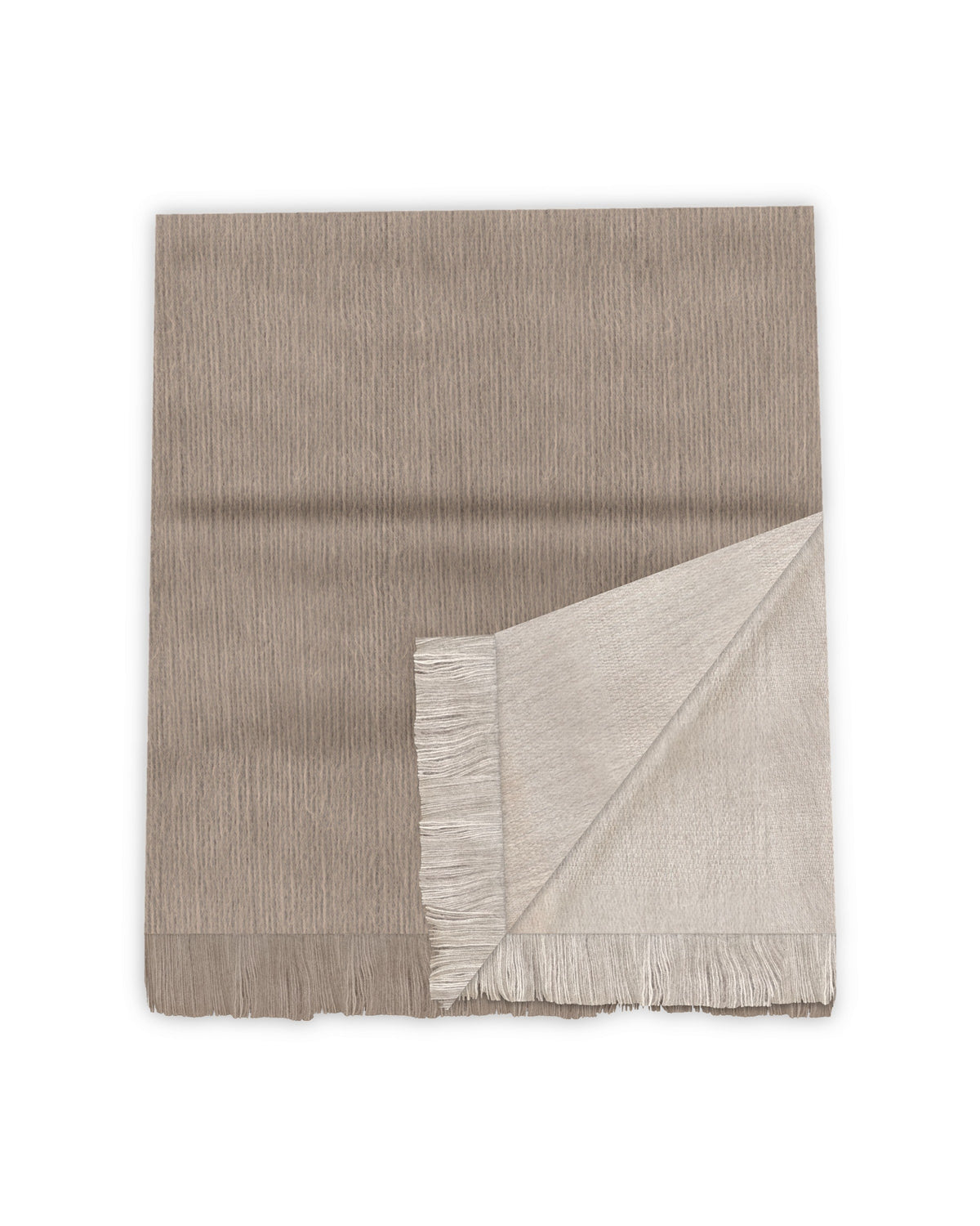 Chal de alpaca doble cara Arena con una esquina doblada que muestra la otra cara: beige claro y beige más profundo