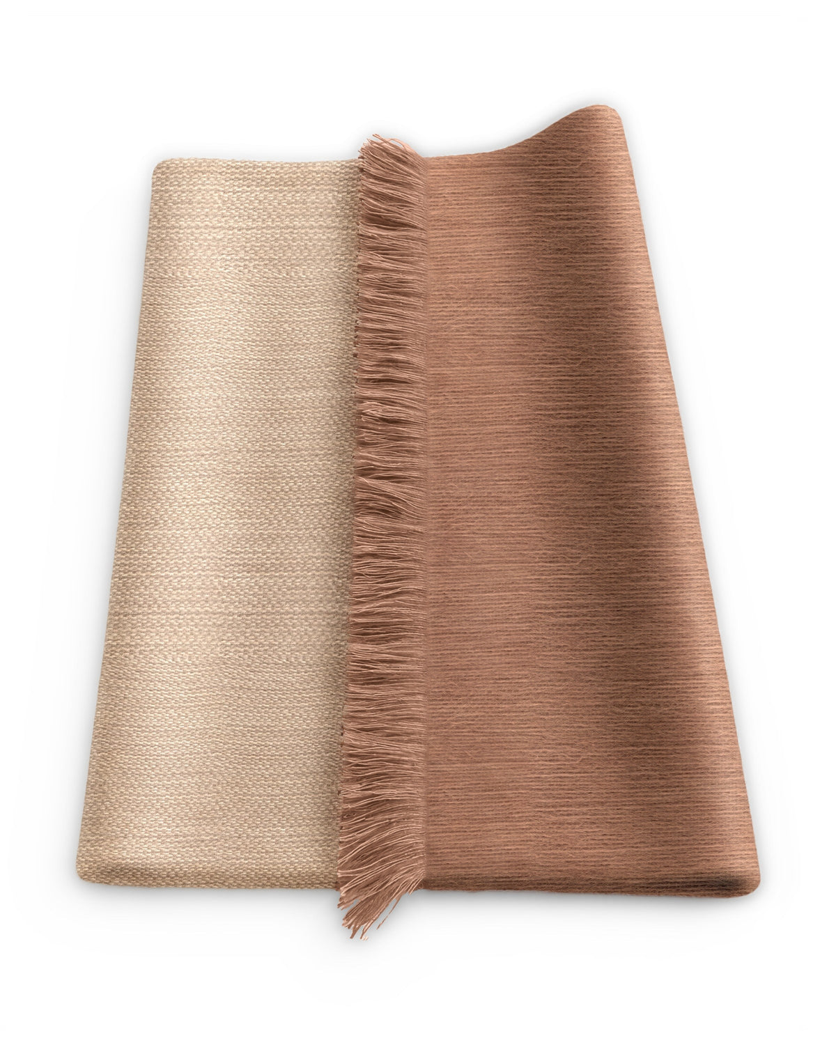 Chal de alpaca doble cara Cacao doblado sobre una mesa, con un lado marrón cacao y el otro beige natural