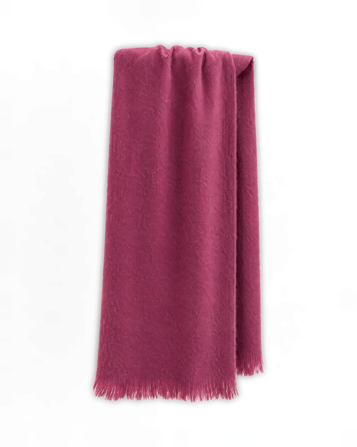 Chal de alpaca Ciruela colgado