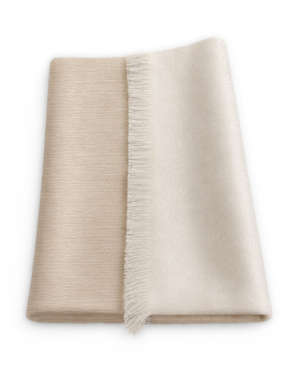 Chal de alpaca doble cara Hueso doblado sobre una mesa, con un lado hueso luminoso y el otro beige cálido