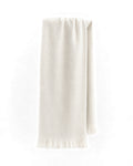 Chal de alpaca Marfil Natural colgado