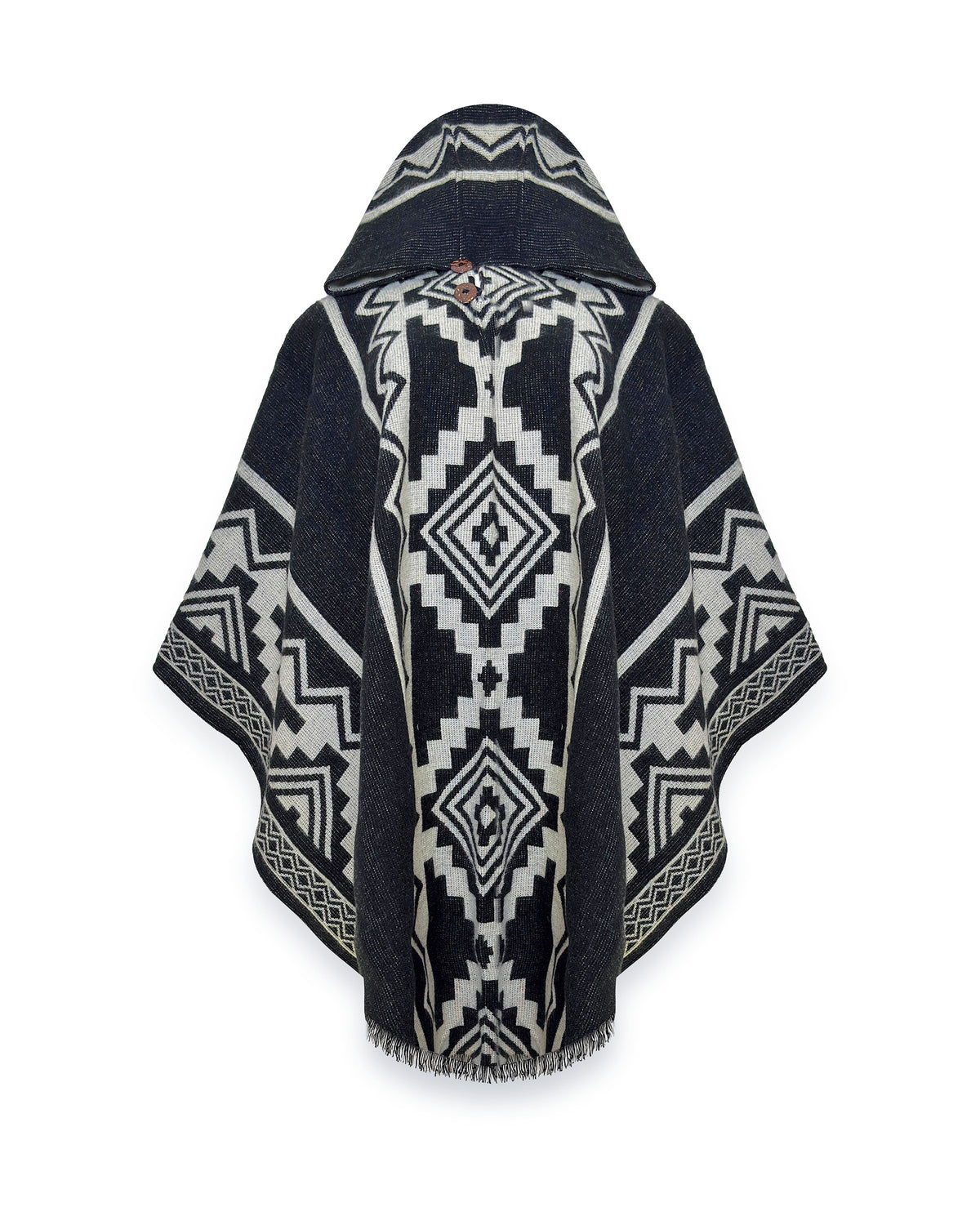 Poncho Chimborazo negro con rombos escalonados crema, capucha y flecos cortos, visto de frente