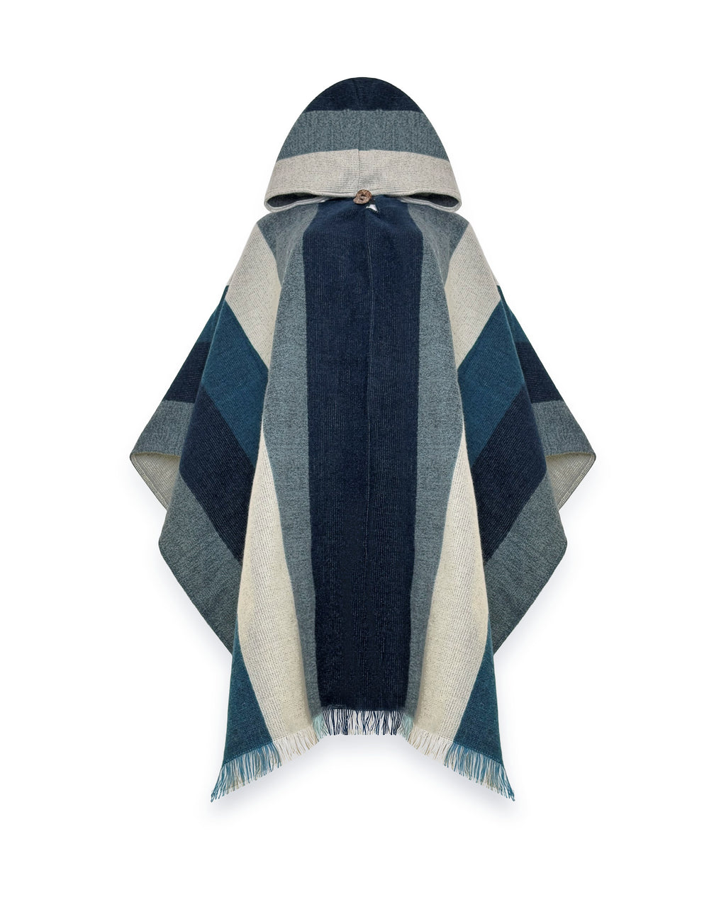 Poncho Cuicocha de franjas anchas azul marino, turquesa, gris y crema, con capucha y flecos, visto de frente