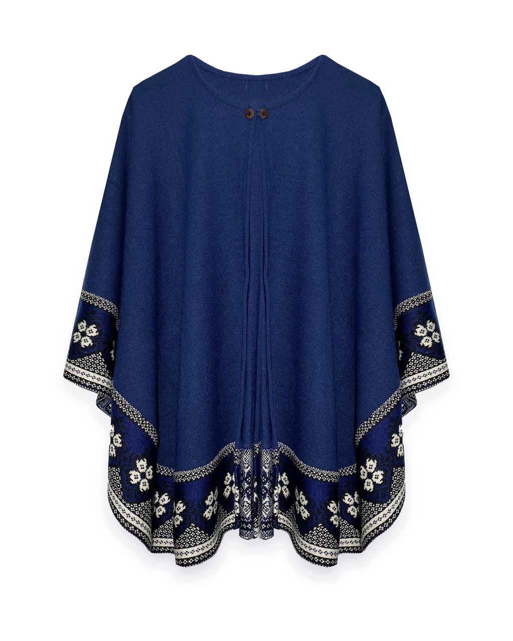 Poncho Flor de Imbabura azul profundo con flores blancas en el borde y cierre con botones, visto de frente